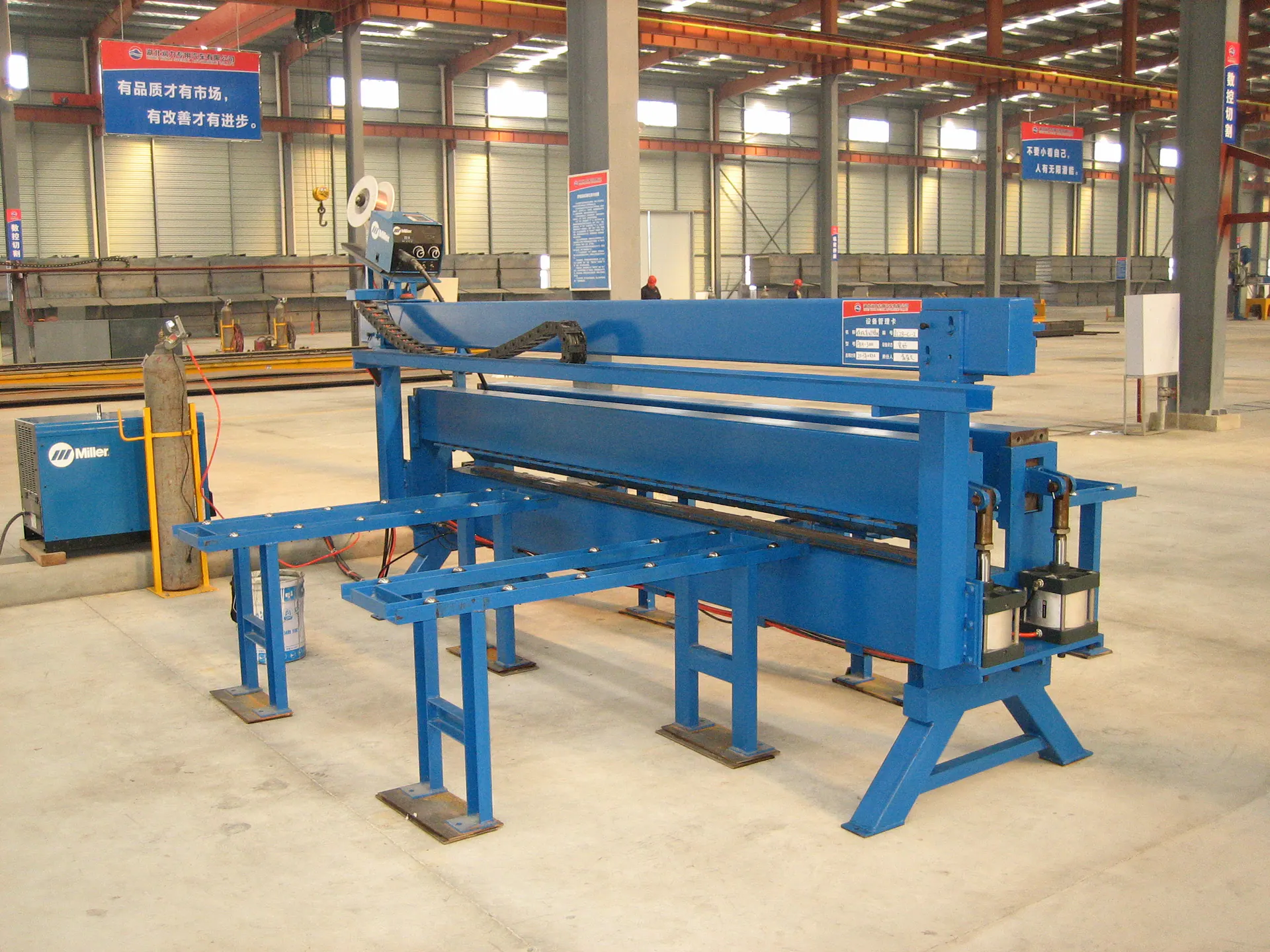 Automatic panel welding equipment inside the KEEYAK production workshop