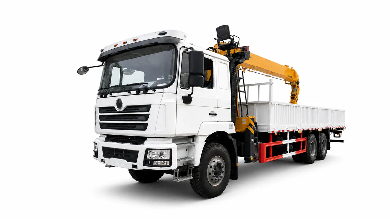 ISUZU 4×2 truck-mounted crane configuration shown in an editorial vehicle view