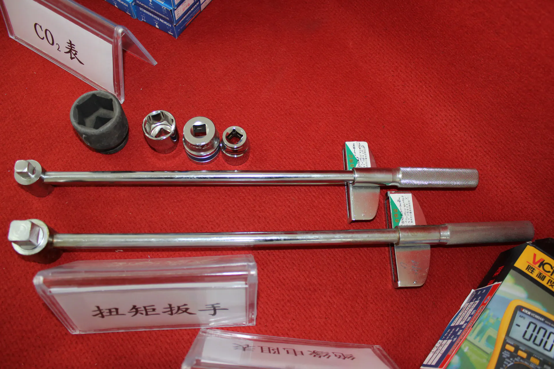 Torque wrenches arranged on an inspection equipment table