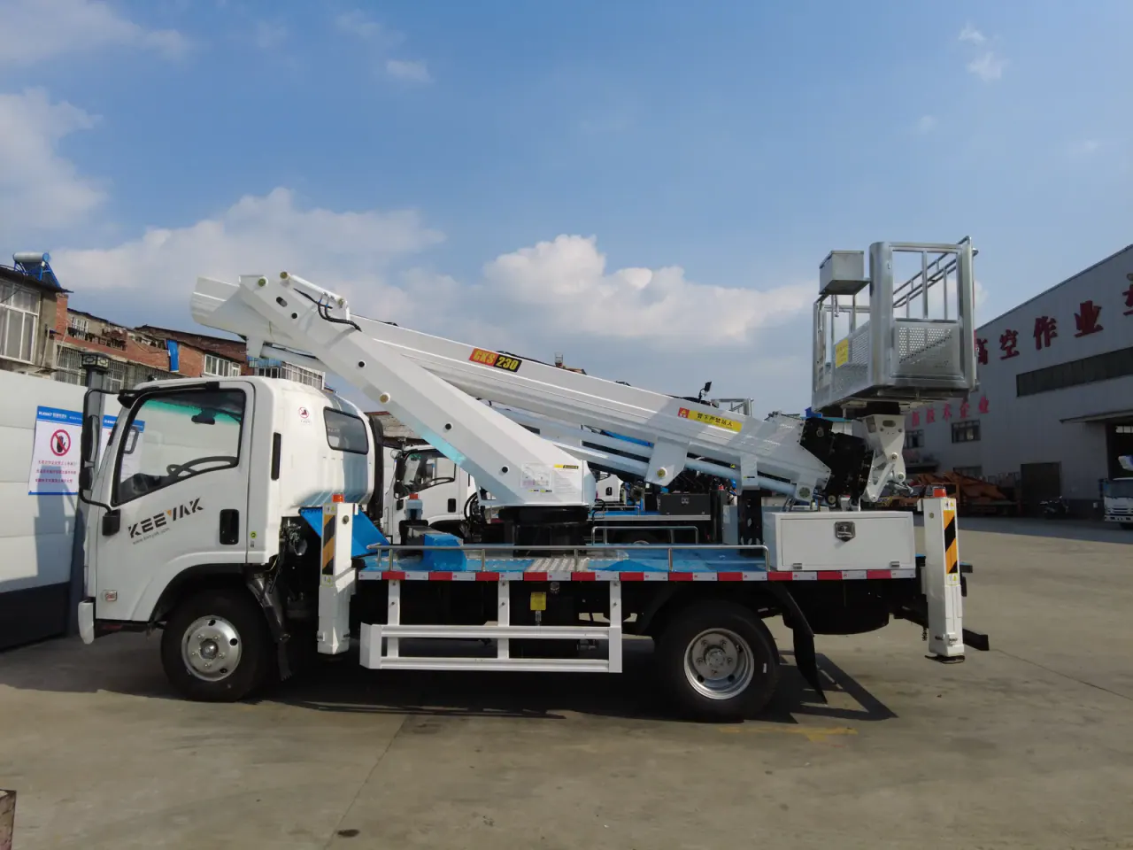 ISUZU KV100 18 m aerial work platform truck with folded boom