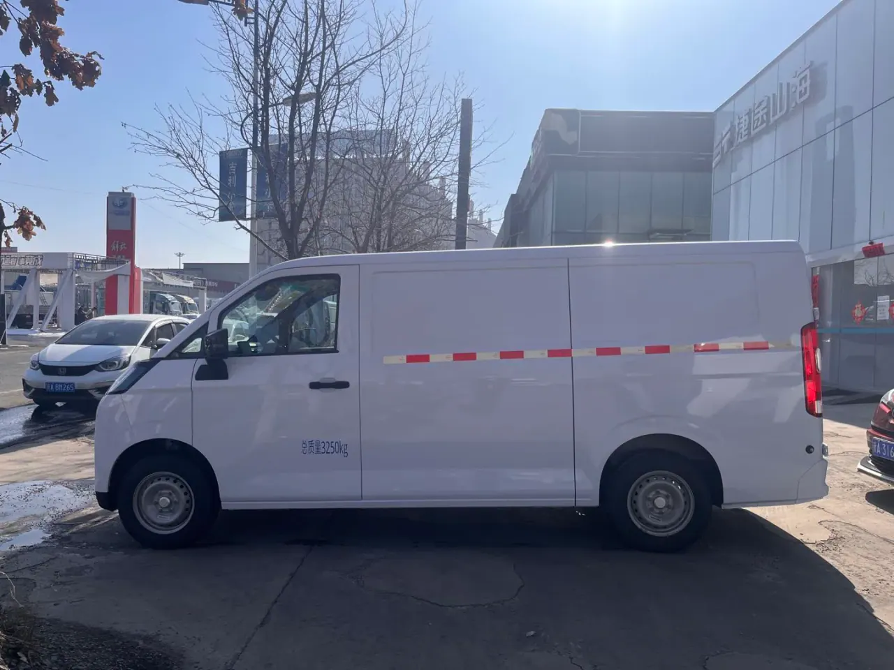 Left-side view of a white cargo van with an uninterrupted closed panel