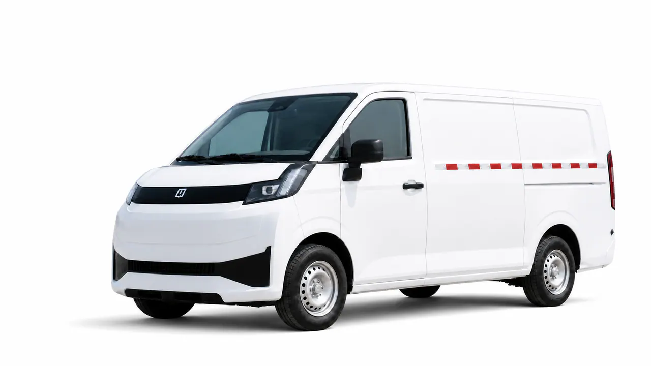 تكوين Geely V7E / SCS5031XXYEV شاحنة بضائع كهربائية يظهر في عرض المركبة التحريرية