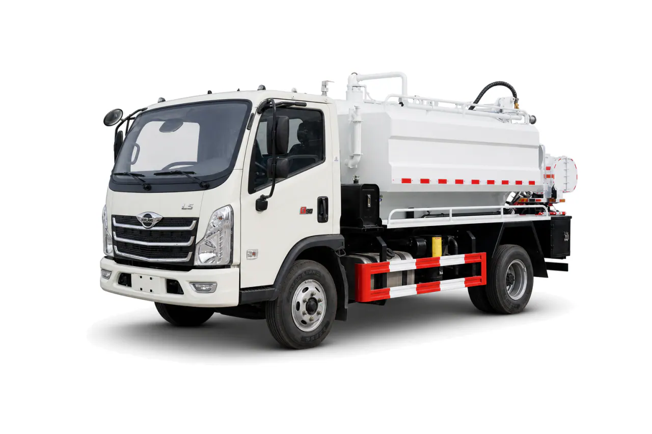 Vacuum Sewage Suction Truck — Front left view