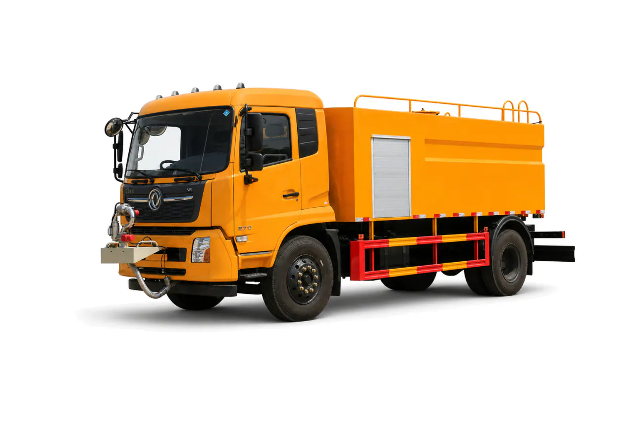 High-Pressure Road Washing Truck — Front left view