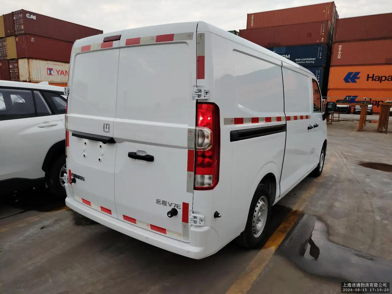 Rear doors and side panel of a Farizon V7E cargo van